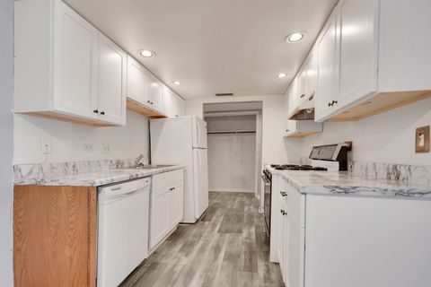 Tiny photo for 3A KINGERY QUARTER #103, Willowbrook, IL 60527 (MLS # 12646700)