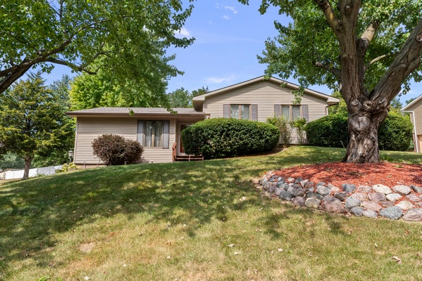1714 WINDING HILL RD, DAVENPORT, IA 52807 - Image e41a7e77935c889ab8a2d1a23342ac71/3537761607