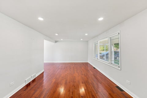 Tiny photo for 1805 W Willow Lane, Mount Prospect, IL 60056 (MLS # 12778099)