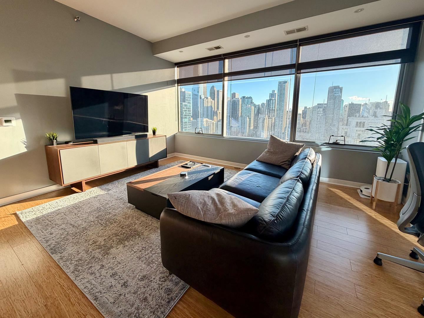 303 W OHIO Street 3003