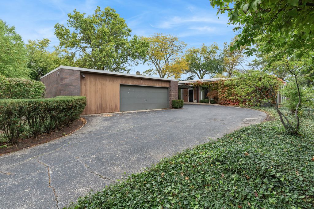 Photo for 303 Sheridan Road, Kenilworth, IL 60043 (MLS # 12503244)