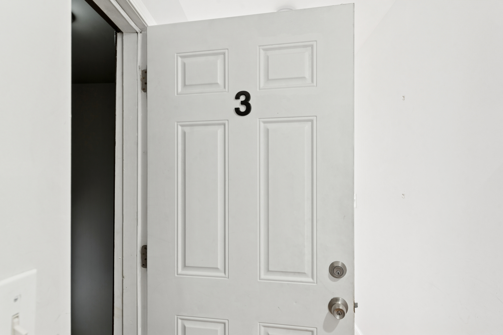 7515 S Essex Avenue 3