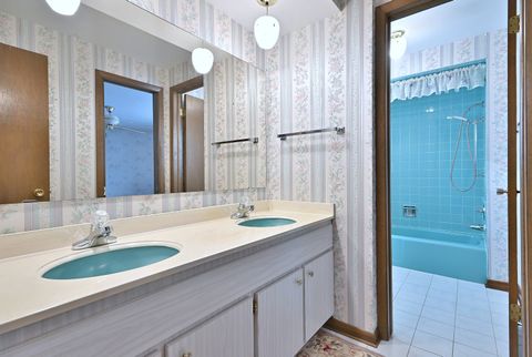 Tiny photo for 231 N Flora Parkway, Addison, IL 60101 (MLS # 12525022)