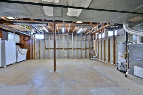 Tiny photo for 231 N Flora Parkway, Addison, IL 60101 (MLS # 12525022)