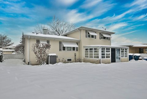 Tiny photo for 231 N Flora Parkway, Addison, IL 60101 (MLS # 12525022)