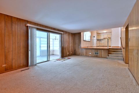 Tiny photo for 231 N Flora Parkway, Addison, IL 60101 (MLS # 12525022)