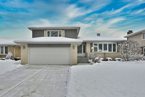 Tiny photo for 231 N Flora Parkway, Addison, IL 60101 (MLS # 12525022)