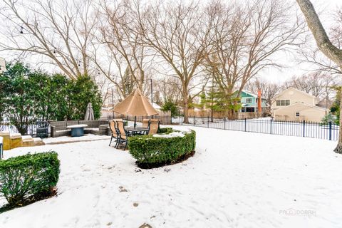 Tiny photo for 218 Coolidge Place, Libertyville, IL 60048 (MLS # 12567532)