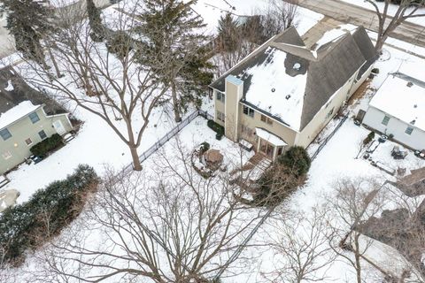 Tiny photo for 218 Coolidge Place, Libertyville, IL 60048 (MLS # 12567532)