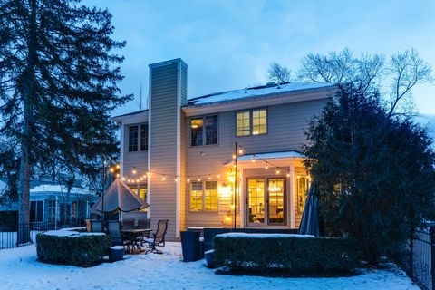 Tiny photo for 218 Coolidge Place, Libertyville, IL 60048 (MLS # 12567532)