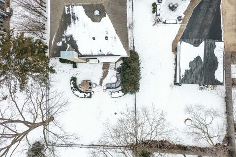 Tiny photo for 218 Coolidge Place, Libertyville, IL 60048 (MLS # 12567532)