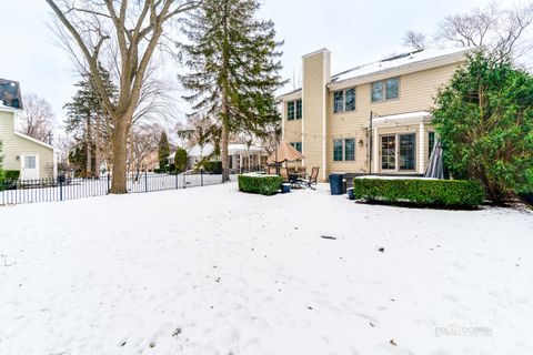 Tiny photo for 218 Coolidge Place, Libertyville, IL 60048 (MLS # 12567532)