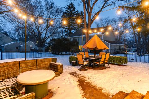 Tiny photo for 218 Coolidge Place, Libertyville, IL 60048 (MLS # 12567532)