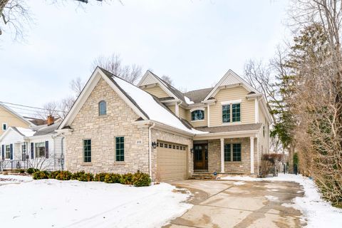 Photo of 218 Coolidge Place, Libertyville, IL 60048 (MLS # 12567532)