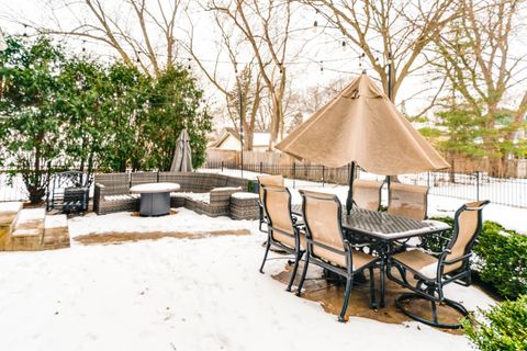 Tiny photo for 218 Coolidge Place, Libertyville, IL 60048 (MLS # 12567532)