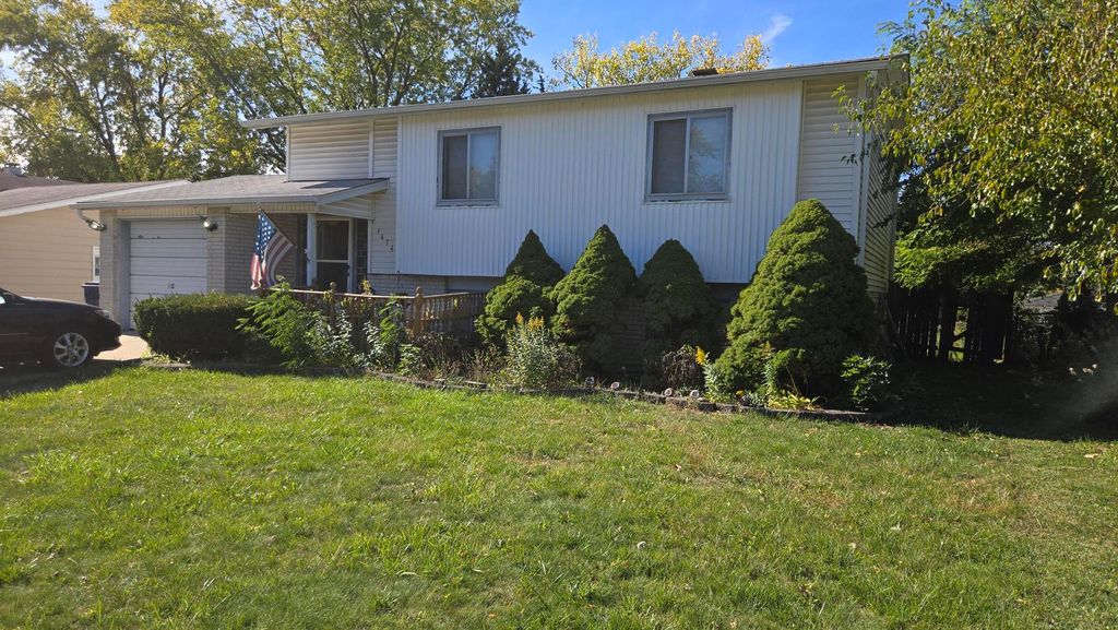 Photo for 1474 Davine Drive, Glendale Heights, IL 60139 (MLS # 12505128)