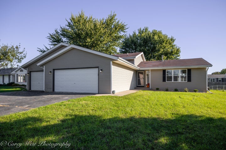 Photo 1 of 32 — 409 Hickory Drive, Davis Junction, IL 61020