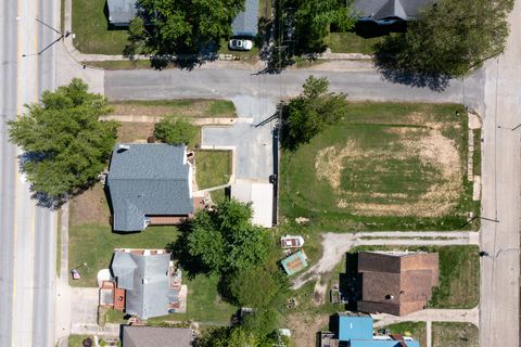 Tiny photo for 433 E Main Street, Salem, IL 62881 (MLS # 12580021)