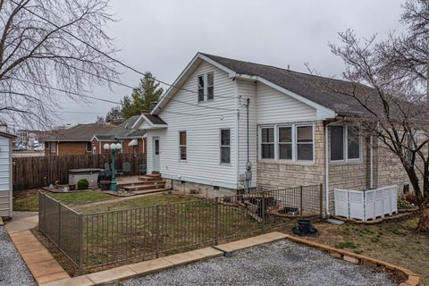 Tiny photo for 433 E Main Street, Salem, IL 62881 (MLS # 12580021)