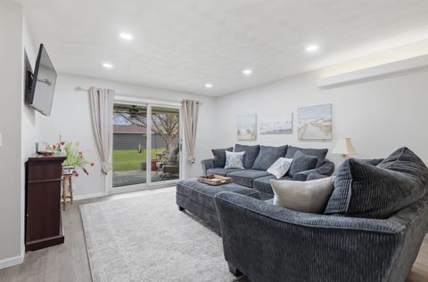 Tiny photo for 944 S Iowa Street #2, Geneseo, IL 61254 (MLS # 12615534)