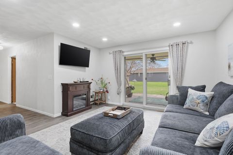 Tiny photo for 944 S Iowa Street #2, Geneseo, IL 61254 (MLS # 12615534)