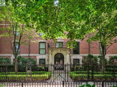 3030 N LAKE SHORE Drive PH401 Chicago IL 60657
