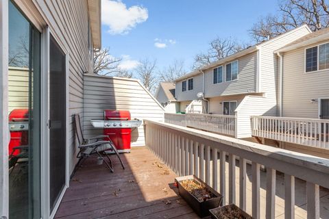 Tiny photo for 329 W Whispering Oaks Lane #329, Round Lake, IL 60073 (MLS # 11940975)