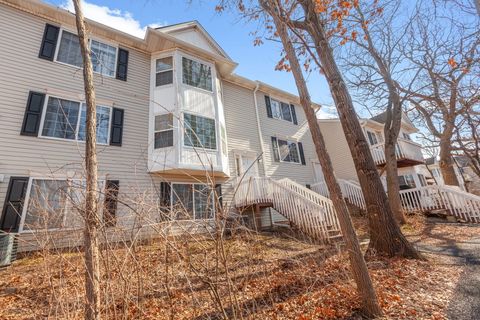 Tiny photo for 329 W Whispering Oaks Lane #329, Round Lake, IL 60073 (MLS # 11940975)