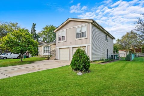 Tiny photo for 304 Sutherland Lane, Bloomingdale, IL 60108 (MLS # 12527069)