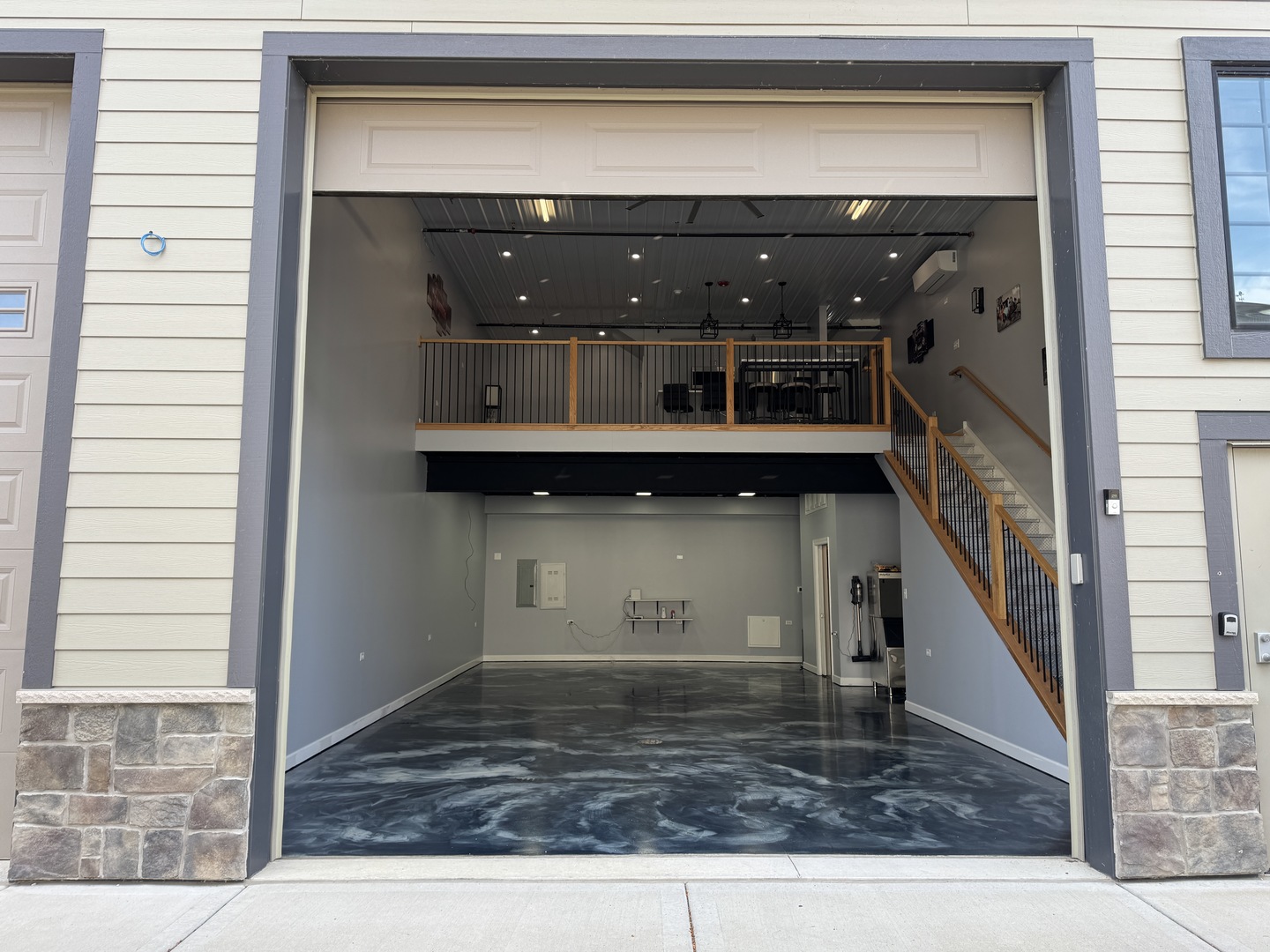 2244 Ferry Road J103