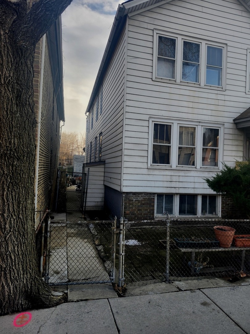 1711 W Augusta Boulevard