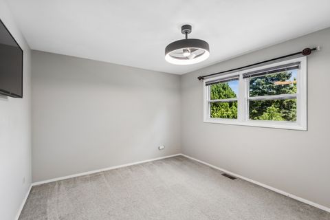 Tiny photo for 586 N Garfield Boulevard, Grayslake, IL 60030 (MLS # 12693098)