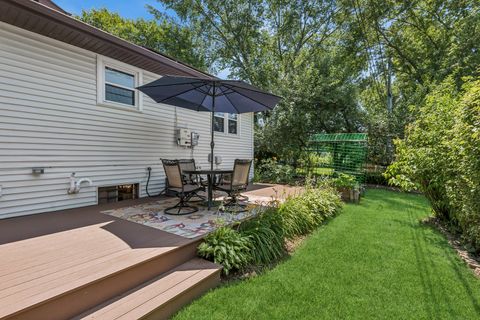 Tiny photo for 586 N Garfield Boulevard, Grayslake, IL 60030 (MLS # 12693098)