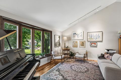 Tiny photo for 586 N Garfield Boulevard, Grayslake, IL 60030 (MLS # 12693098)