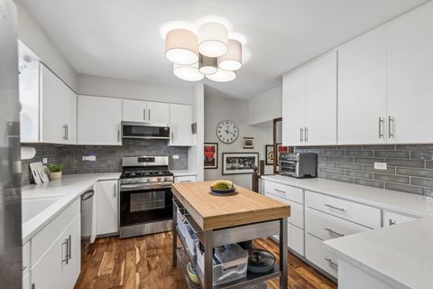 Tiny photo for 586 N Garfield Boulevard, Grayslake, IL 60030 (MLS # 12693098)