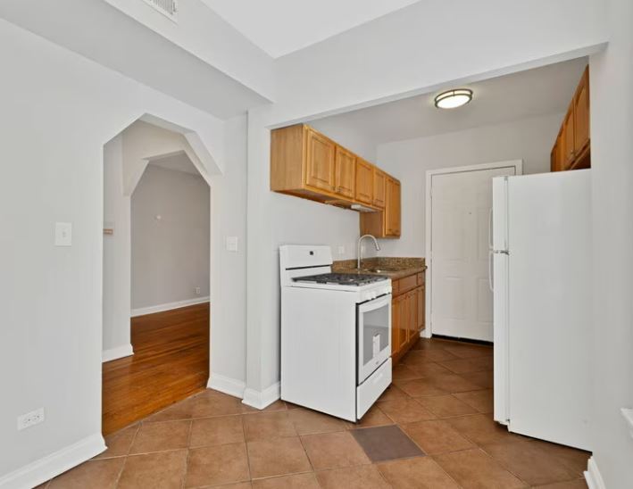 7150-52 S Cornell Avenue