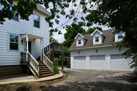 212 W Russell Street 1 Barrington IL 60010