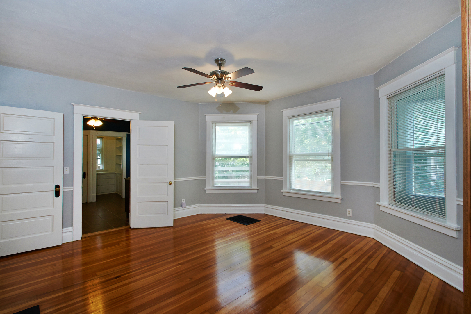 212 W Russell Street 1