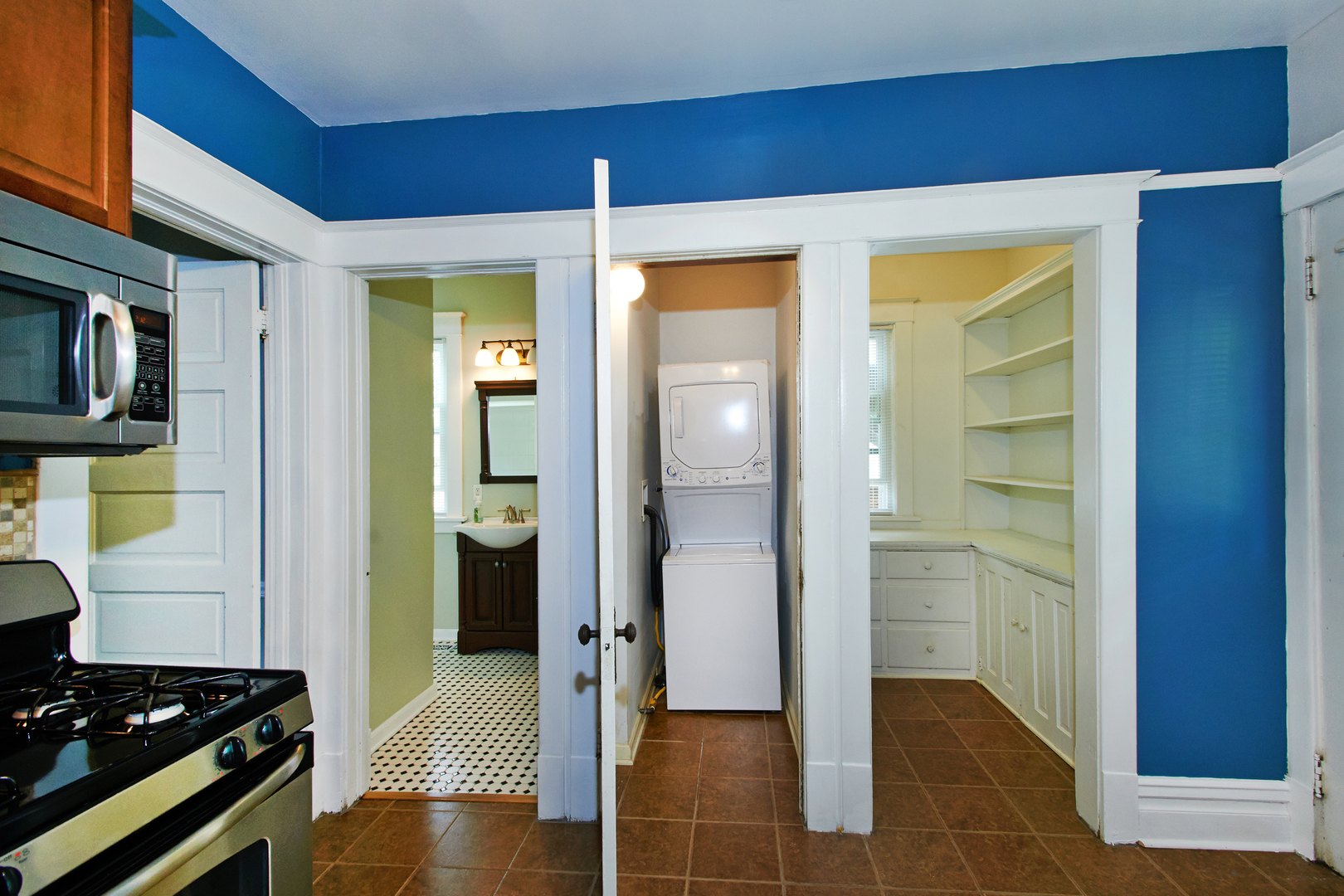 212 W Russell Street 1