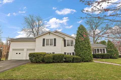 Photo of 911 Travers Lane, Flossmoor, IL 60422 (MLS # 12464294) Photo of 911 Travers Lane, Flossmoor, IL 60422 (MLS # 12464294)