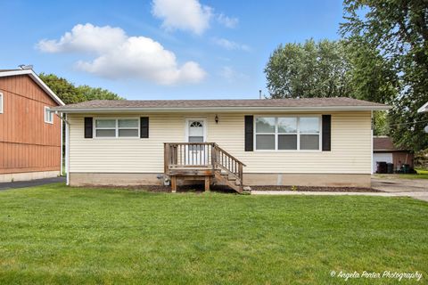 Photo of 4420 Clearview Drive, McHenry, IL 60050 (MLS # 12404591)