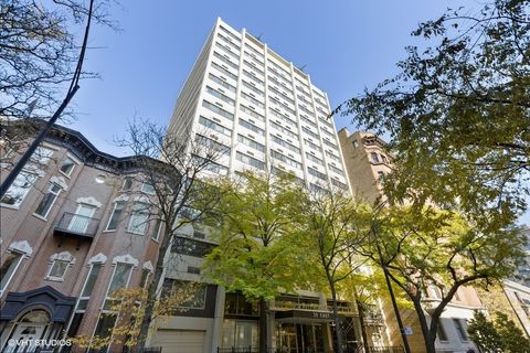 30 E DIVISION Street 15A Chicago IL 60610