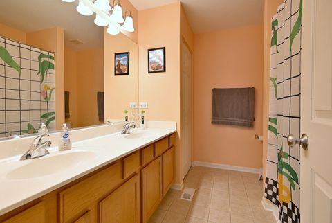 Tiny photo for 967 Oak Ridge Boulevard, Elgin, IL 60120 (MLS # 12629262)