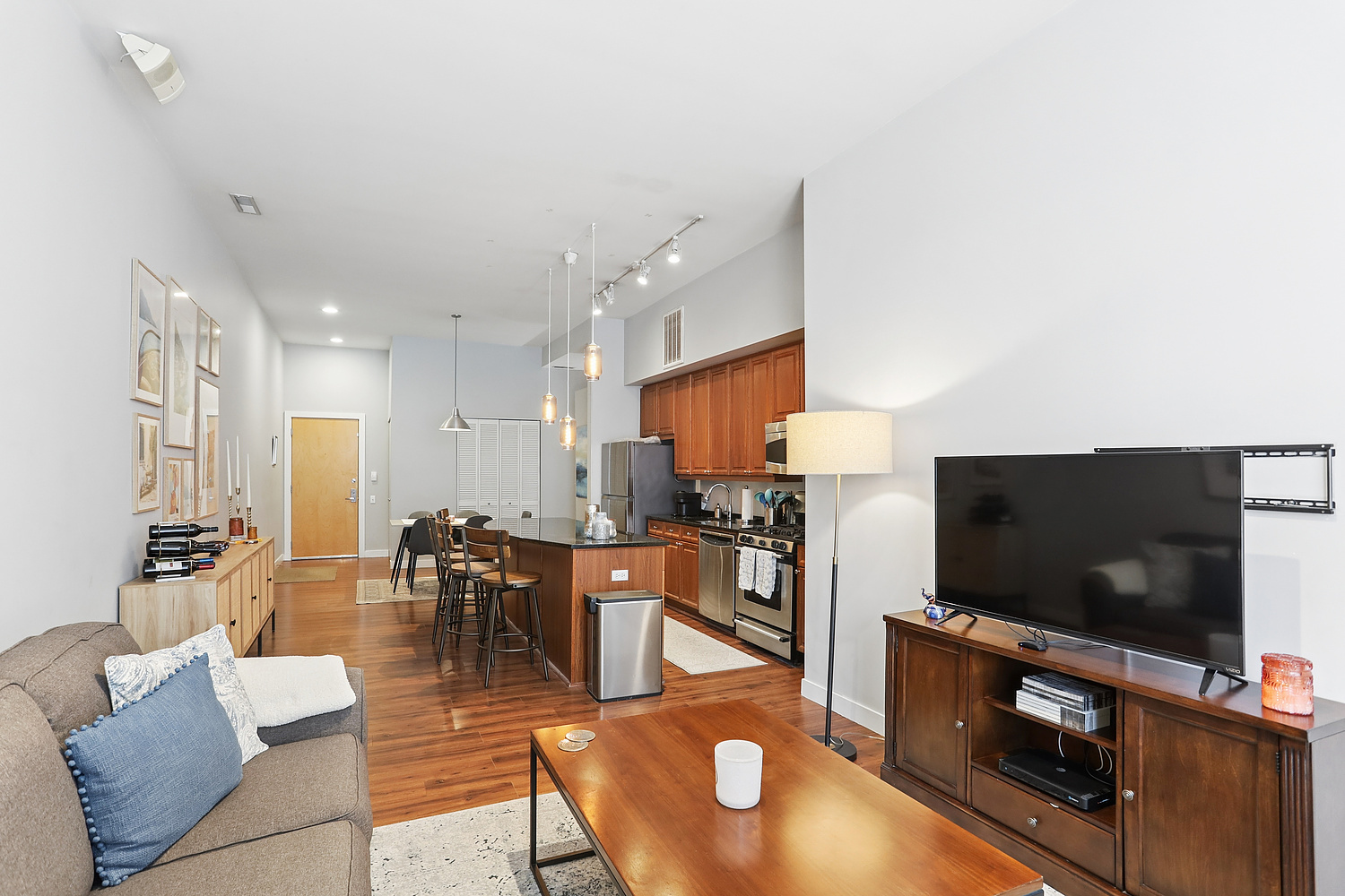 949 W Madison Street 203