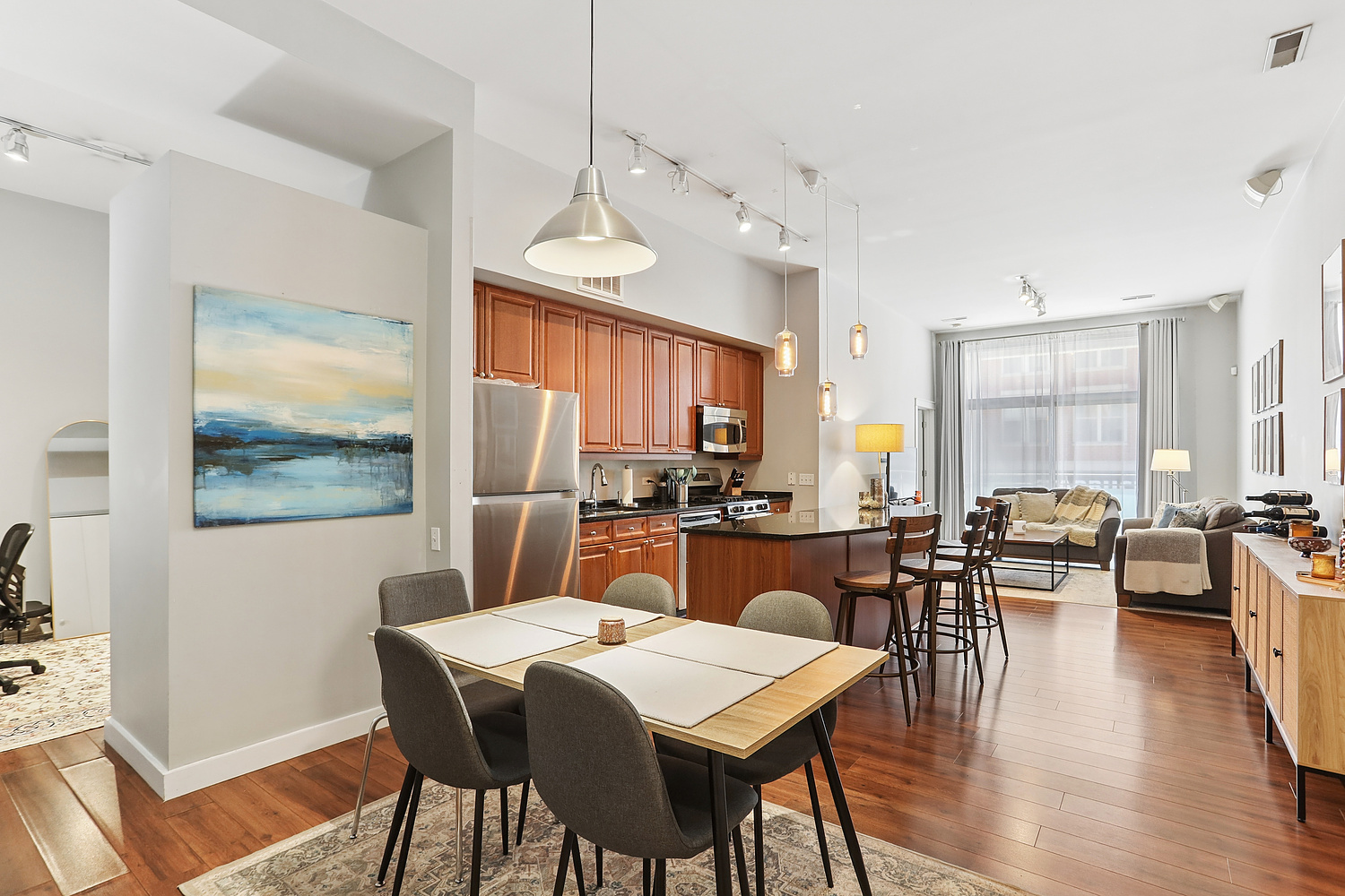 949 W Madison Street 203
