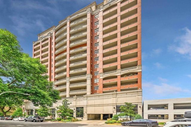 828 W Grace Street 607