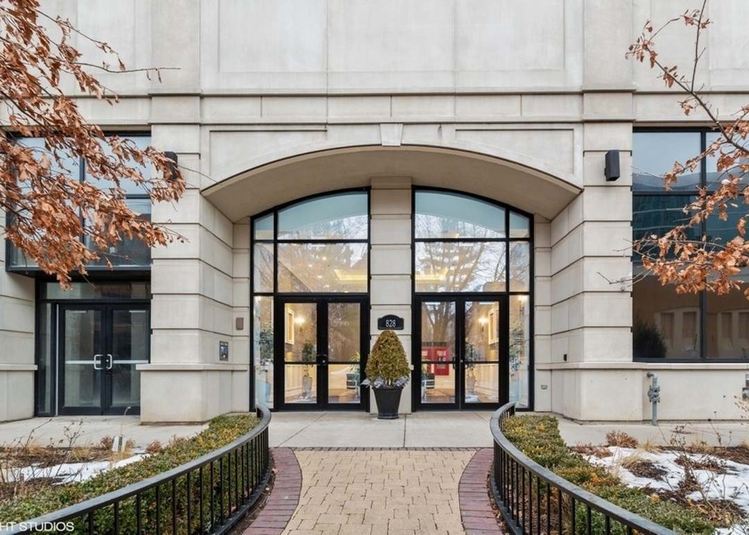 828 W Grace Street 607