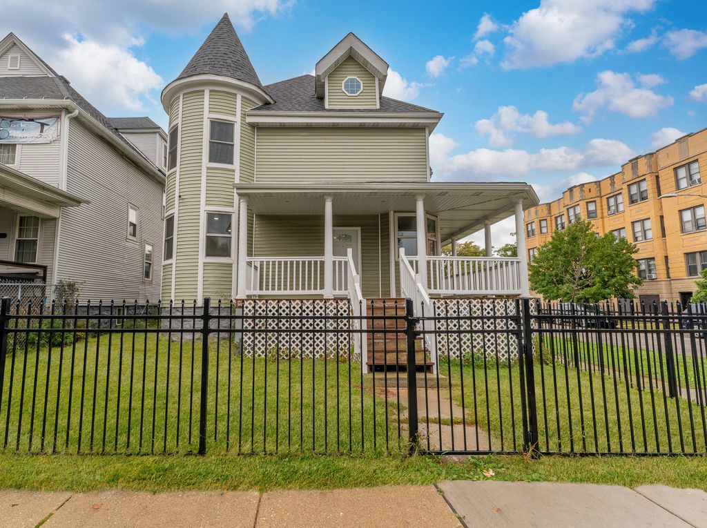 Photo for 556 N Central Avenue, Chicago, IL 60644 (MLS # 12494627)