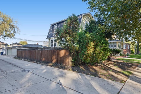 Tiny photo for 909 Wenonah Avenue, Oak Park, IL 60304 (MLS # 12780849)