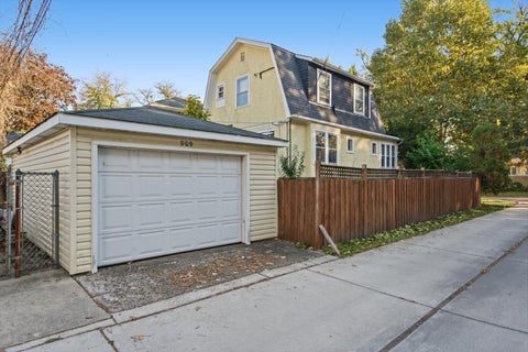 Tiny photo for 909 Wenonah Avenue, Oak Park, IL 60304 (MLS # 12780849)